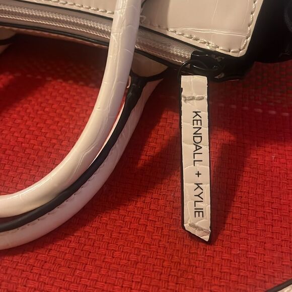 KENDALL + KYLIE studio bag - Picture 7 of 9